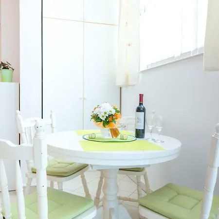 Apartment Cute & Cozy